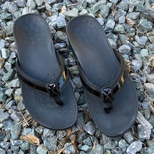 Vionic Black Patent Leather Platform Orthotic Flop Flop Sandals - Size 8